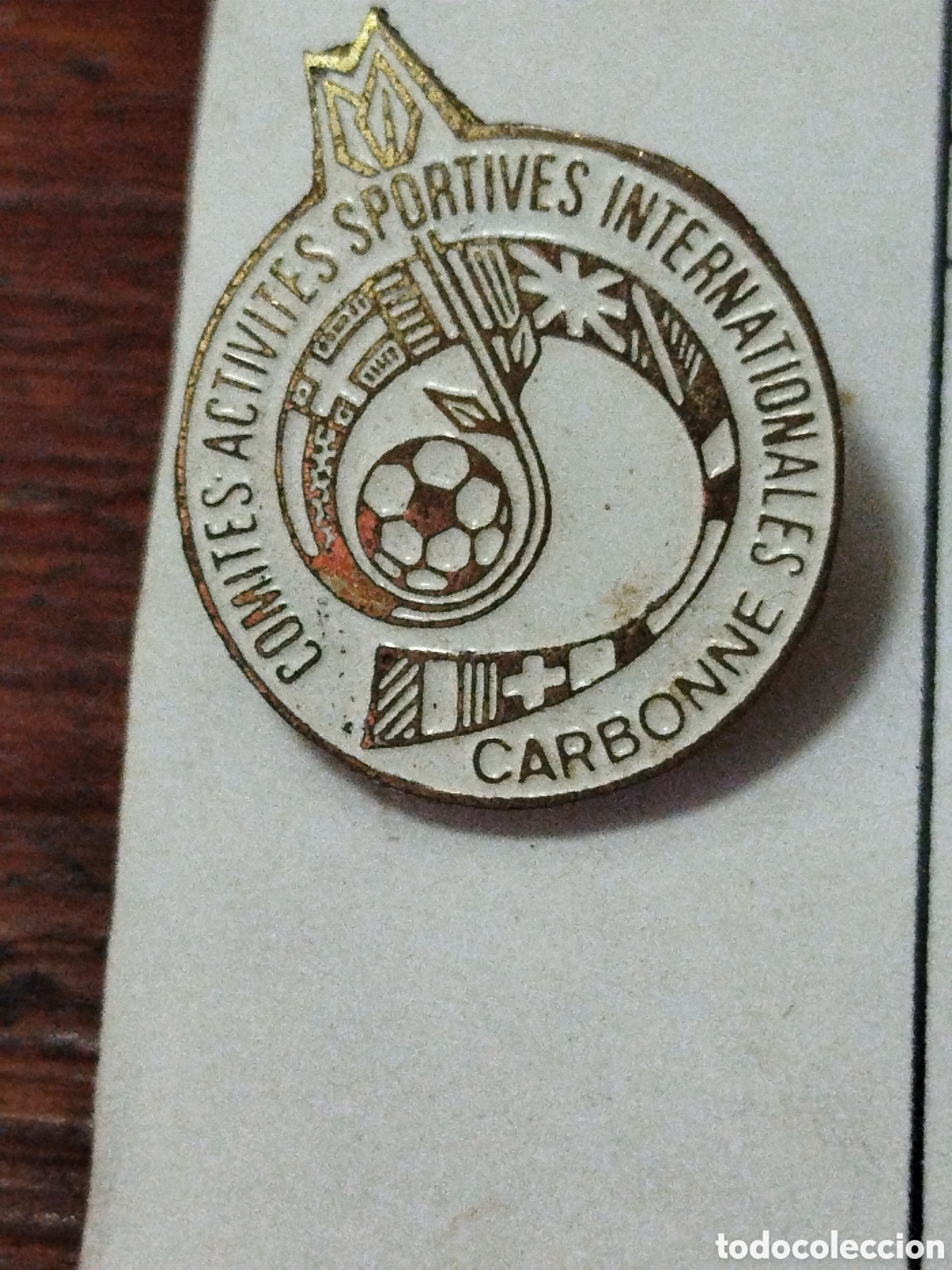 Colecionismo desportivo: PINS DE FUTBOL.COMITE INTERNACIONAL DE ACTIVIDADES DEPORTIVAS DE LA CIUDAD DE CARBONNE FRANCIA
