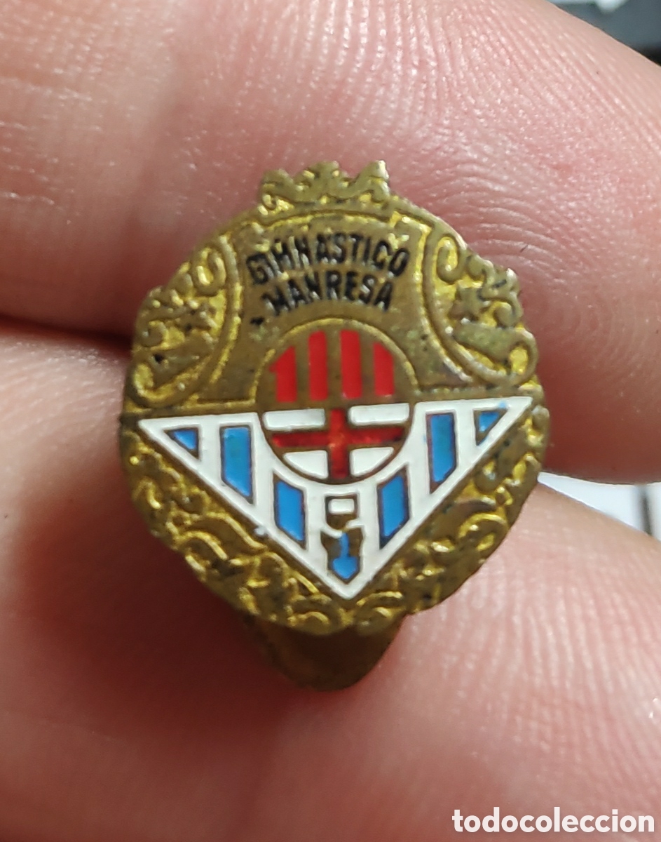Colecionismo desportivo: Antigua insignia pin de ojal o solapa equipo de futbol gimn&aacute;stico Manresa