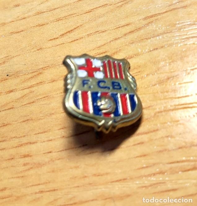 Coleccionismo deportivo: ANTIGUA INSIGNIA DE AGUJA FC BARCELONA BAR&Ccedil;A