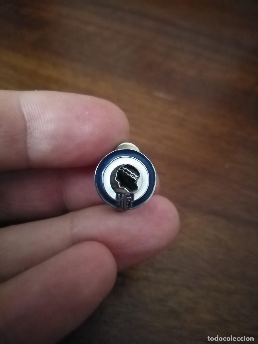 Coleccionismo deportivo: Insignia de ojal del H&eacute;rcules. - Foto 4