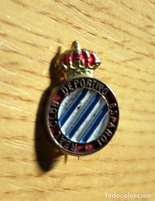 Coleccionismo deportivo: INSIGNIA ANTIGUA DE AGUJA RCD ESPA&Ntilde;OL BARCELONA ESPANYOL