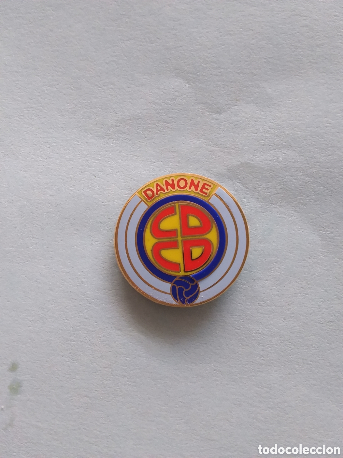 Coleccionismo deportivo: Pin C.D. Danone ( &iquest; Barcelona? )