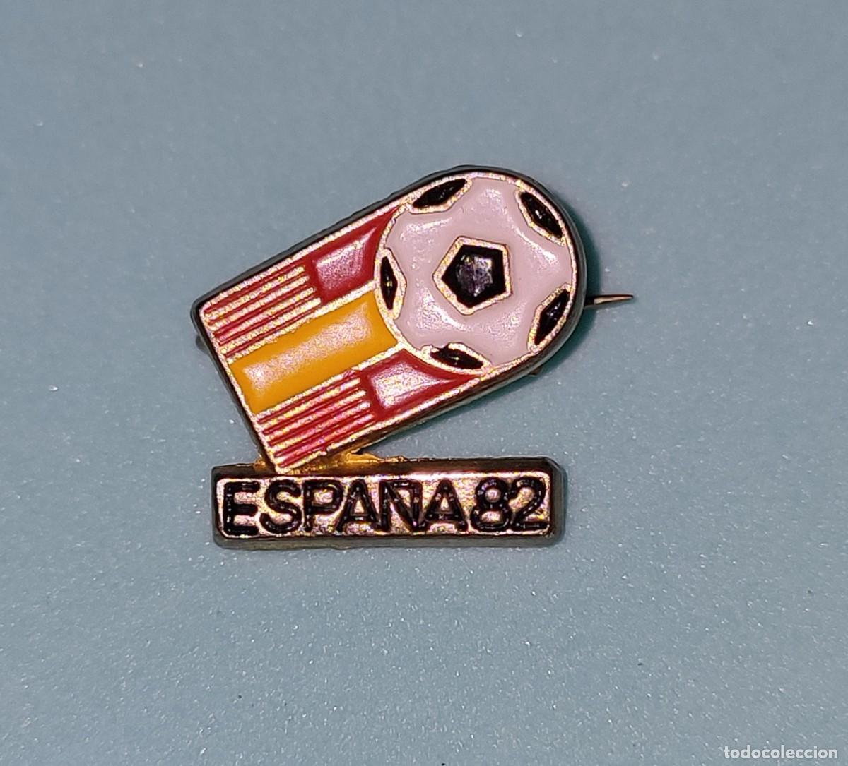 Coleccionismo deportivo: ANTIGUA INSIGNIA SOLAPA / PIN DE ALFILER ESPA&Ntilde;A 82 -