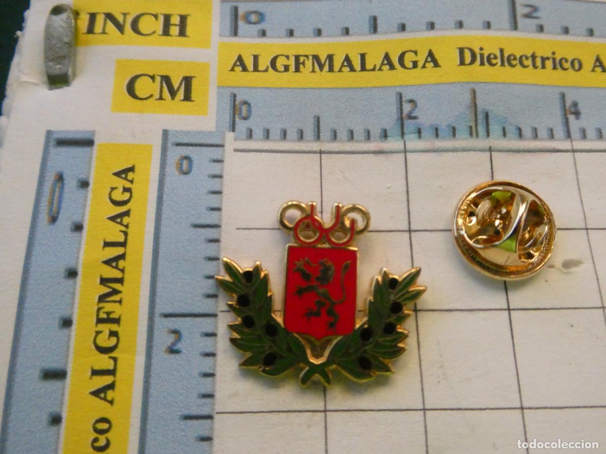 Collezionismo sportivo: PIN DE DEPORTES. F&Uacute;TBOL. CLUB DEPORTIVA OL&Iacute;MPICA JIENENSE JAEN. ESCUDO EQUIPO