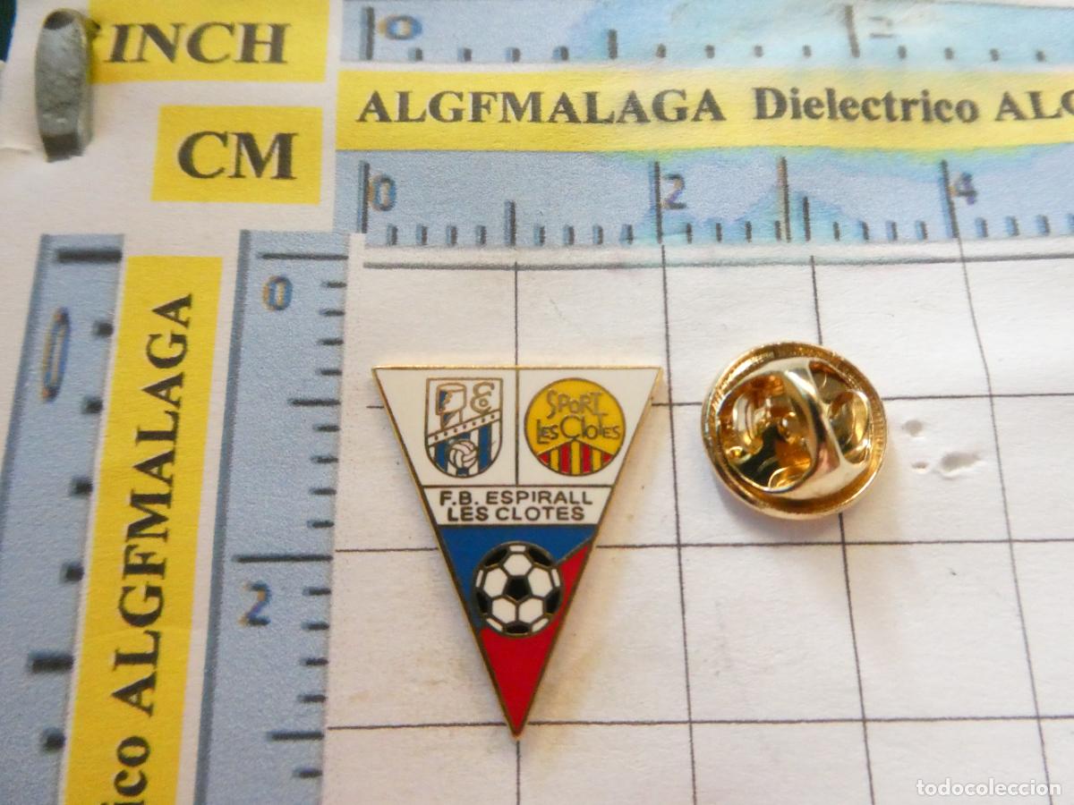 Collezionismo sportivo: PIN DE DEPORTES. F&Uacute;TBOL. FB ESPIRALL LES CLOTES VILAFRANCA PENED&Eacute;S BARCELONA. ESCUDO EQUIPO.
