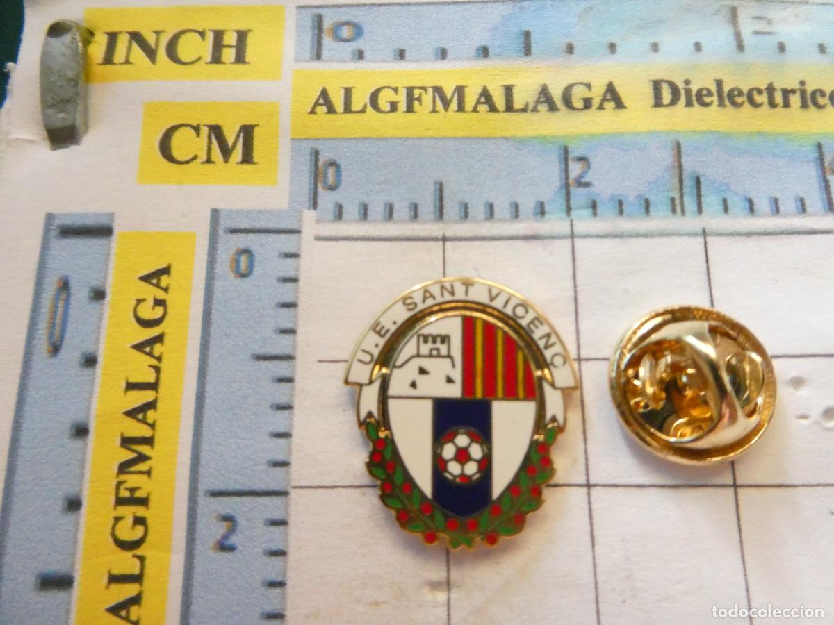 Collezionismo sportivo: PIN DE DEPORTES. F&Uacute;TBOL. UE SANT VICENC DE TORELL&Oacute; BARCELONA. ESCUDO EQUIPO.