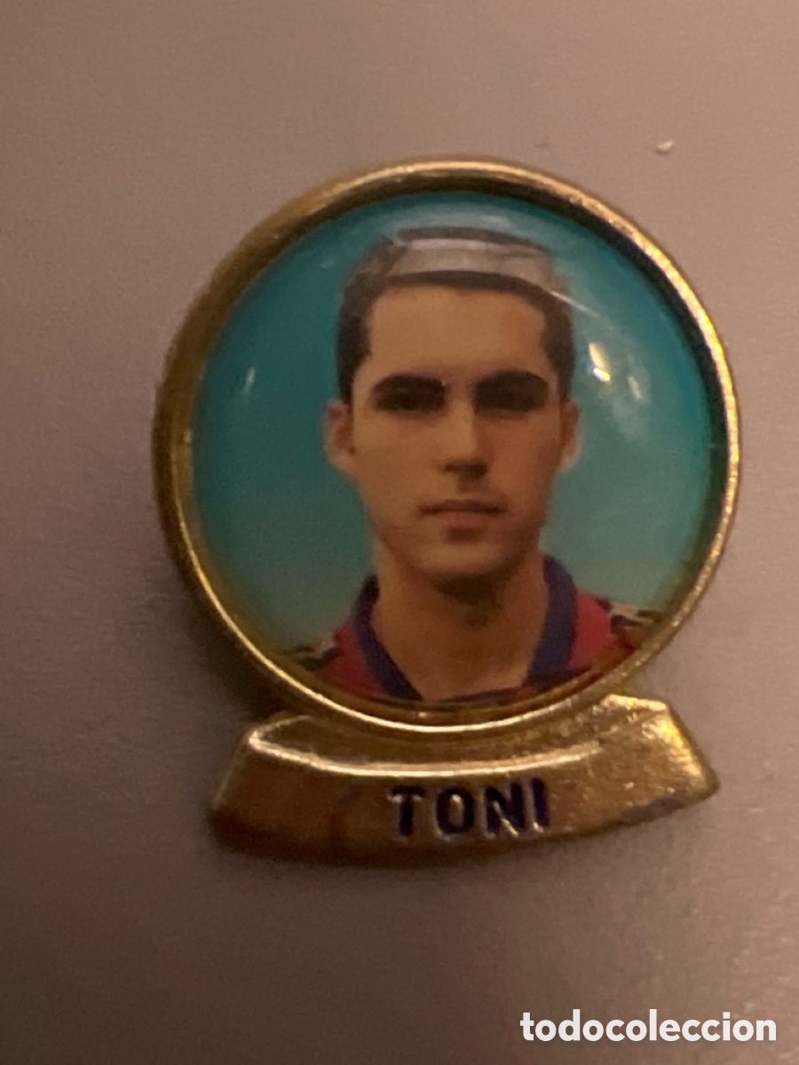 Coleccionismo deportivo: T4/X29/54. Toni Velamaz&aacute;n. F.C.Barcelona. Buen estado. Sport. 2,5x2 cm. Pin.