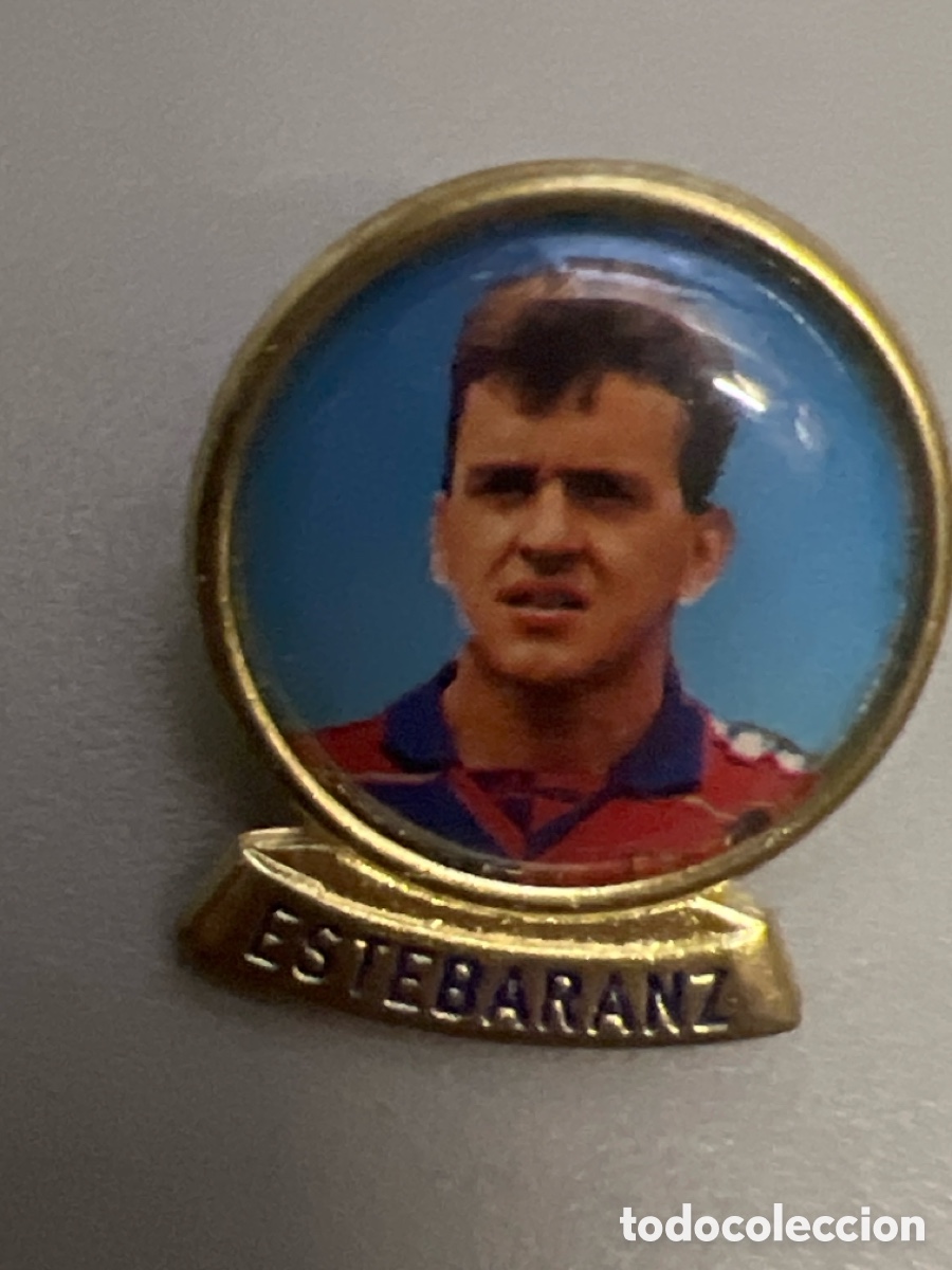 Coleccionismo deportivo: T4/X29/81. PINS - PIN JUGADOR F.C. BARCELONA ESTEBARANZ