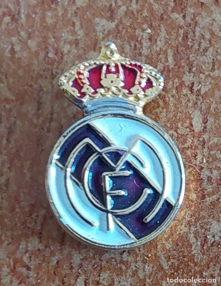 Coleccionismo deportivo: Antiguo emblema Real Madrid