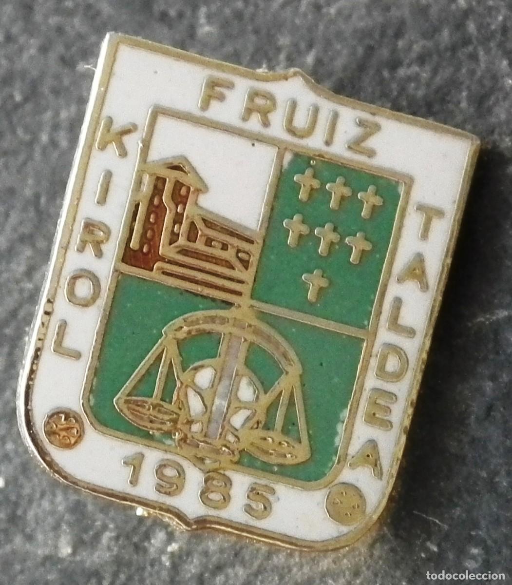 Collectionnisme sportif: PIN F&Uacute;TBOL INSIGNIA DE AGUJA - FRUIZ KIROL TALDEA - (BISCAIA)