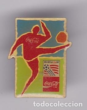 Colecionismo desportivo: Pin's de futbol Mundial del 94 con propaganda de Coca cola