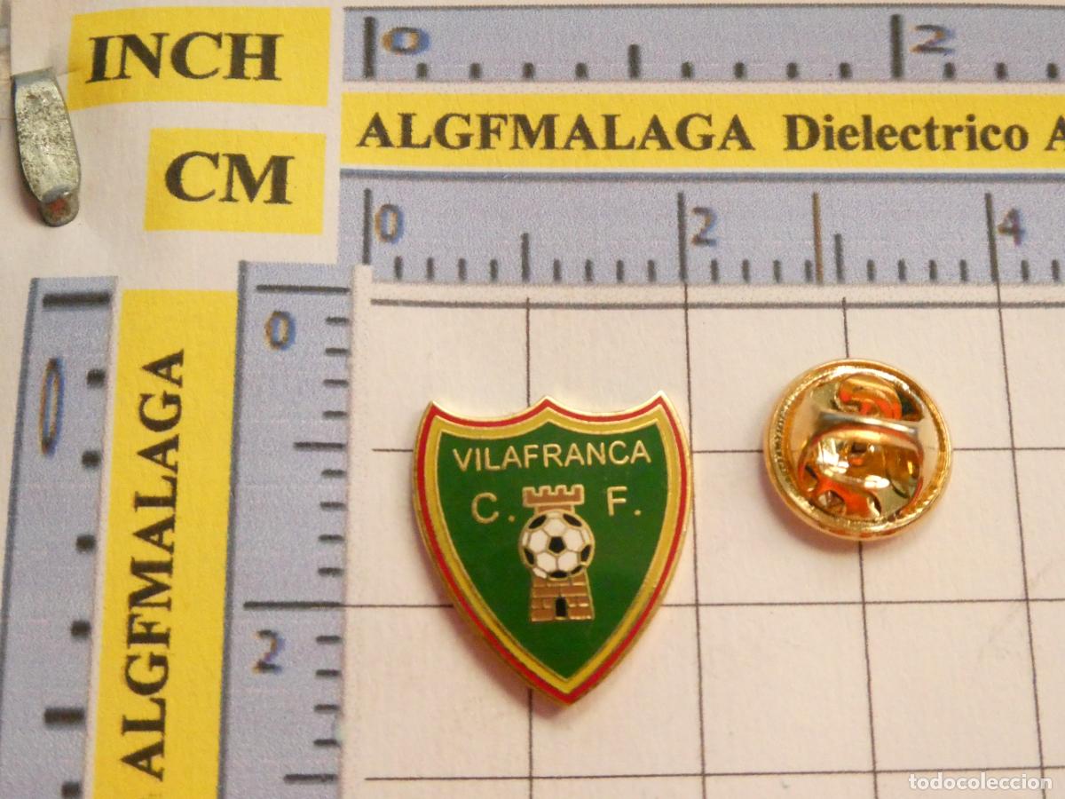Coleccionismo deportivo: PIN DE F&Uacute;TBOL. VILAFRANCA DE BONANY CF MALLORCA. ESCUDO DEL EQUIPO.
