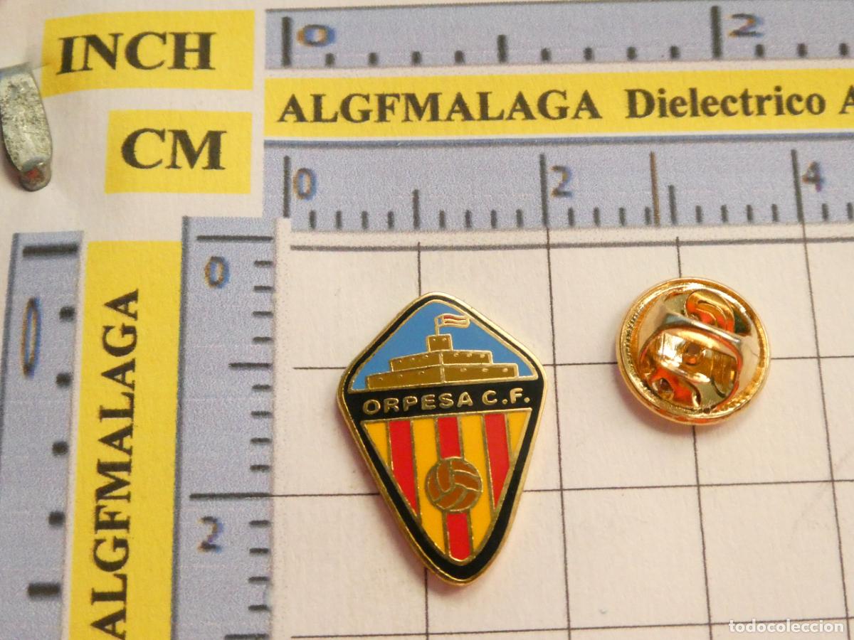 Collezionismo sportivo: PIN DE F&Uacute;TBOL. ORPESA CF OROPESA CASTELL&Oacute;N. ESCUDO DEL EQUIPO.