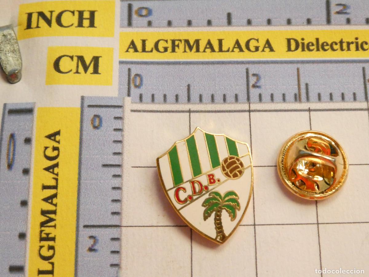 Coleccionismo deportivo: PIN DE F&Uacute;TBOL. CLUB DINAMIC BATLL&Oacute; BARCELONA. ESCUDO DEL EQUIPO.