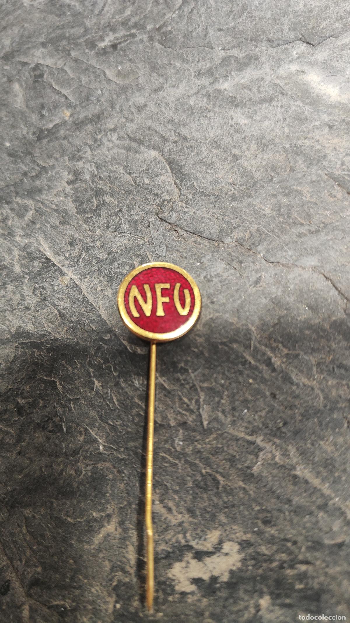 Collezionismo sportivo: Pin raro antiguo equipo futbol NIEDERS&Auml;CHSISCHER FUSSBALL-VERBAND SOCCER insignia aguja