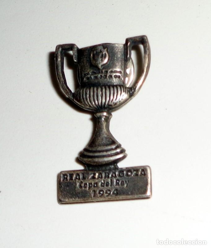 Sammelleidenschaft Sport: PIN F&Uacute;TBOL COPA DEL REY 1994 - REAL ZARAGOZA - TROFEO