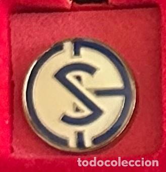 Coleccionismo deportivo: Pin de Futbol del Club San Agustin Madrid