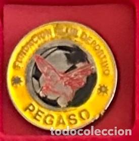 Coleccionismo deportivo: Pin de Futbol del Club CD Fundacion Pegaso Madrid