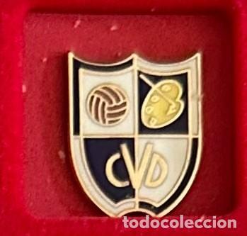 Coleccionismo deportivo: Pin de Futbol del Club CD Velazquez Madrid