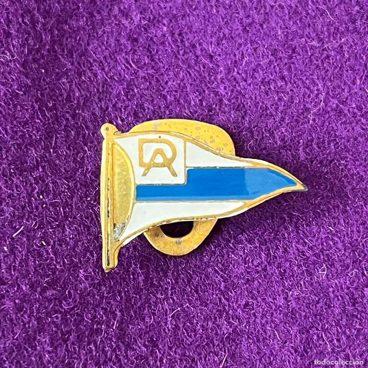 Collezionismo sportivo: INSIGNIA DE OJAL DEL DEPORTIVO ALAVES (VITORIA). FUTBOL. PIN PINS.