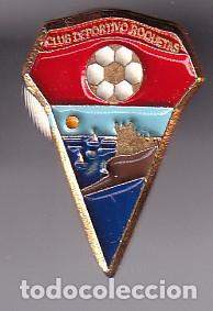Coleccionismo deportivo: PIN DEL EQUIPO DE FUTBOL ROQUETAS (FOOTBALL)
