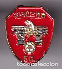 Coleccionismo deportivo: PIN DEL EQUIPO DE FUTBOL SIGUEIRO (FOOTBALL)