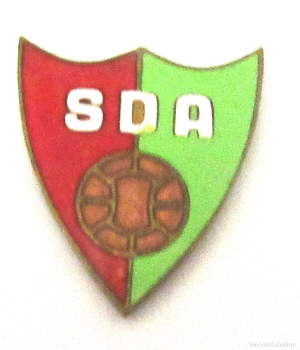 Sammelleidenschaft Sport: Antiguo pin's de futbol SDA