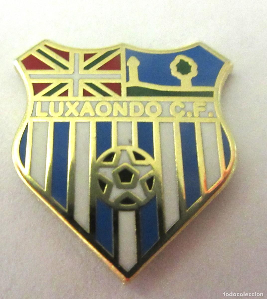 Sammelleidenschaft Sport: Antiguo pin's del Club de futbol Luxaondo