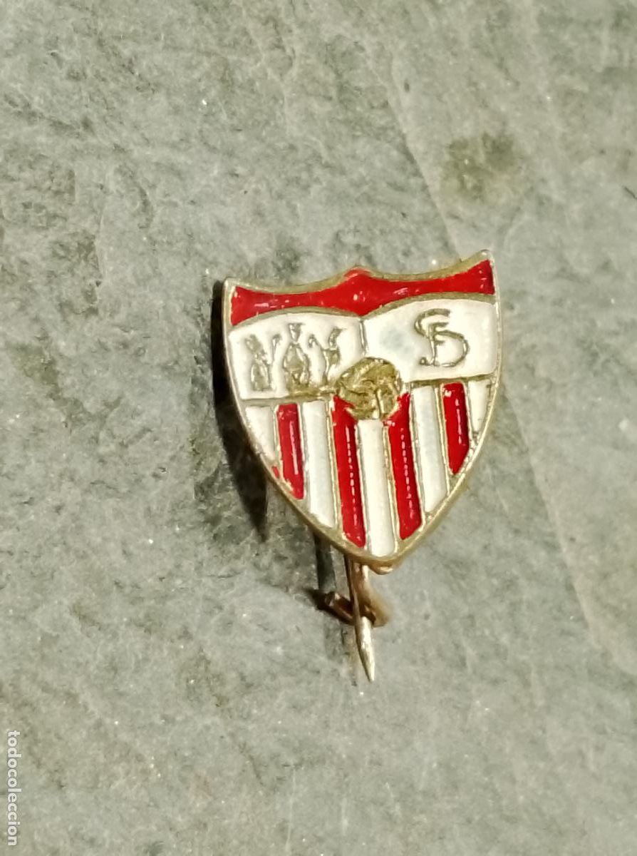 Collectionnisme sportif: Pin escudo equipo espa&ntilde;ol Sevilla club futbol Insignia de imperdible