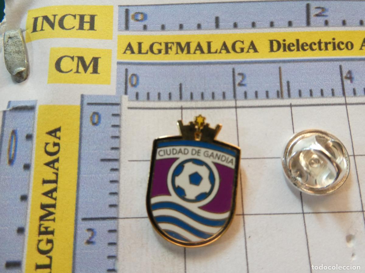 Collezionismo sportivo: PIN DE F&Uacute;TBOL. CIUDAD DE GAND&Iacute;A, VALENCIA. ESCUDO EQUIPO