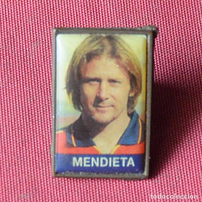 Sammelleidenschaft Sport: MENDIETA - PIN DE FUTBOL - SELECCION ESPA&Ntilde;OLA DE FUTBOL - EUROCOPA 2000 - MARCA