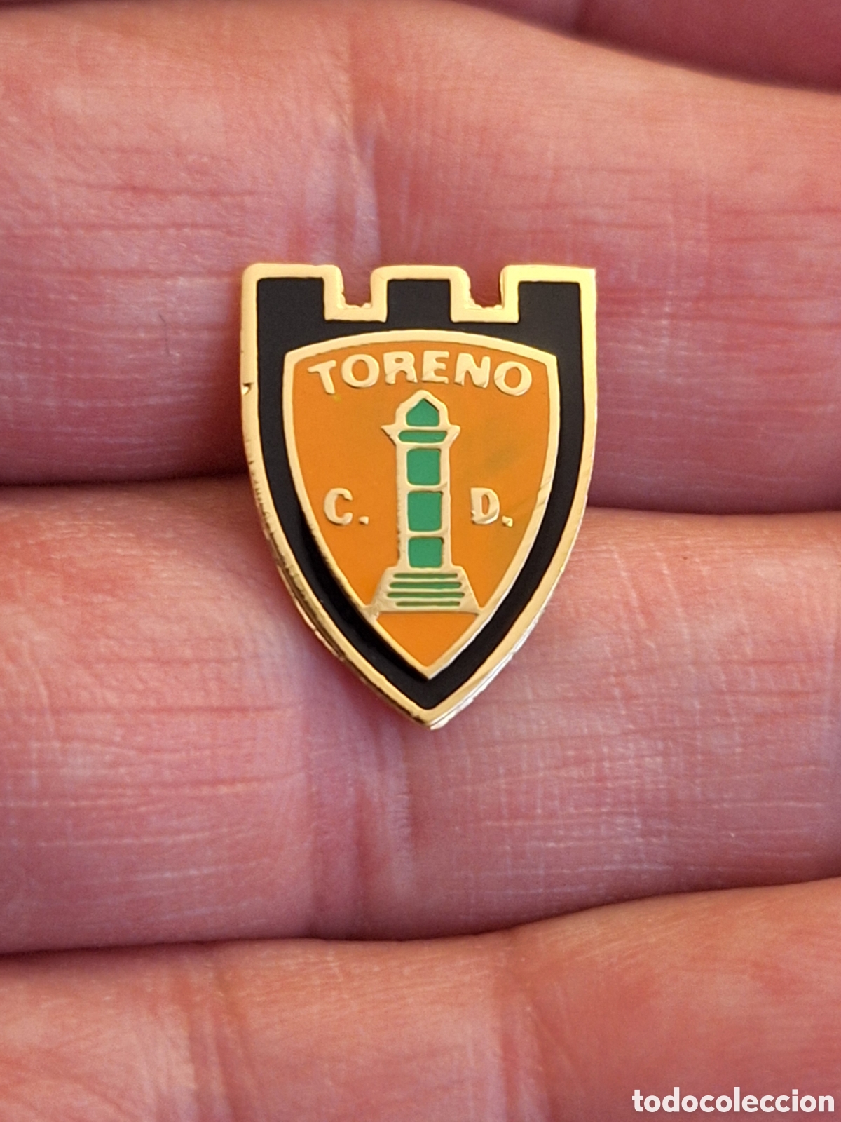 Sammelleidenschaft Sport: Pin f&uacute;tbol Toreno CD