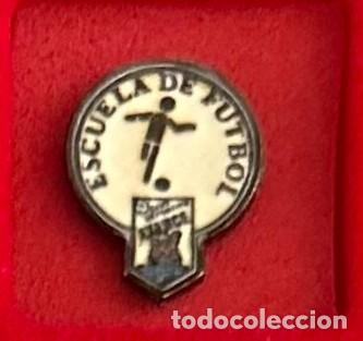 Collezionismo sportivo: Pin de Futbol del Club CD Avance EF - Alcala de Henares Madrid