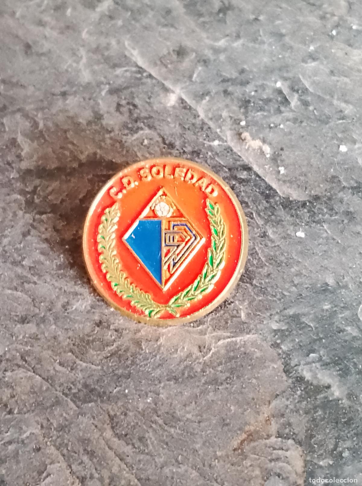 Collectionnisme sportif: Pin escudo equipo futbol club deportivo soledad(insignia federaci&oacute;n islas baleares desaparecido))
