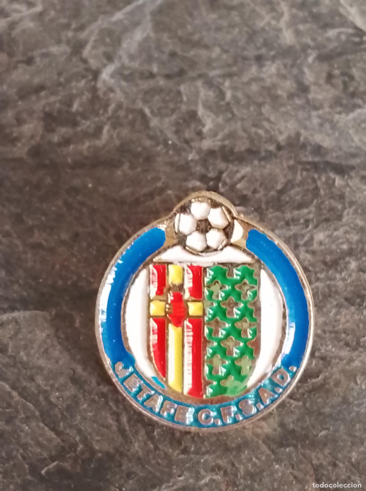 Collectionnisme sportif: Pin escudo equipo Getafe club futbol sociedad an&oacute;nima deportiva (insignia federaci&oacute;n madrid