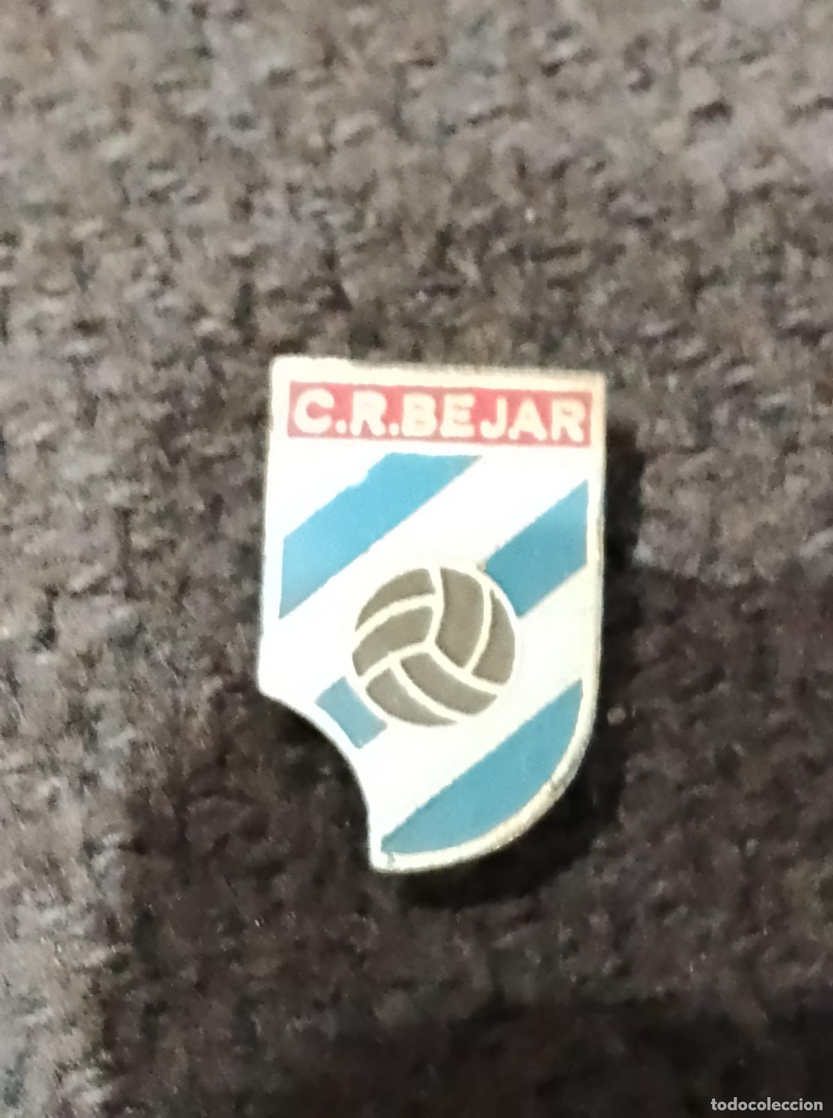 Collezionismo sportivo: Pin equipo futbol club c r bejar(insignia imperdible esmaltada a&ntilde;os 70/80 federaci&oacute;n madrid