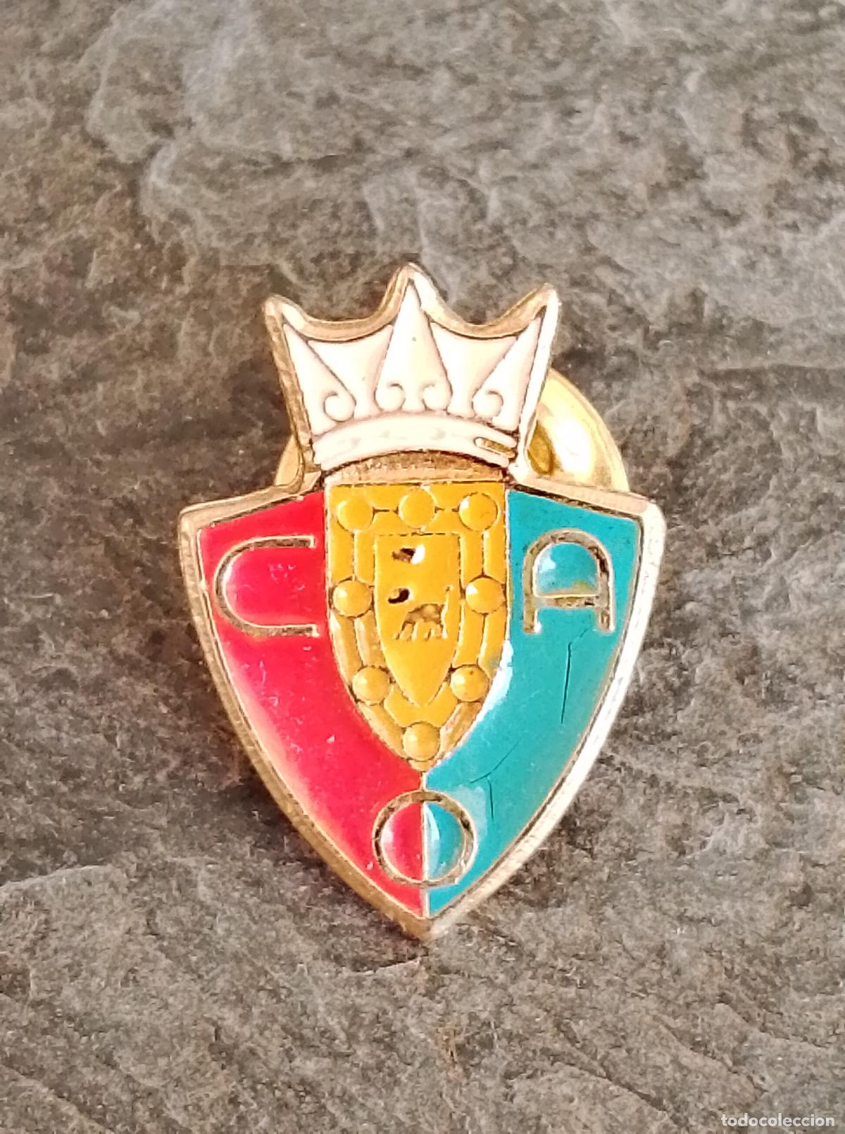Collezionismo sportivo: Pin escudo equipo futbol club atl&eacute;tico osasuna(insignia club espa&ntilde;ol federaci&oacute;n navarra