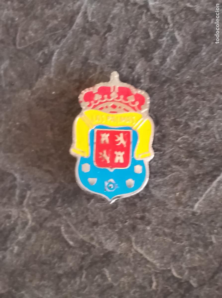 Collezionismo sportivo: Pin escudo equipo futbol uni&oacute;n deportiva las palmas insignia imperdible esmaltada federaci&oacute;n canaria