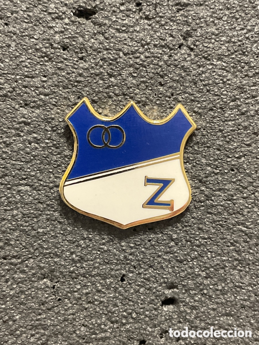 Collezionismo sportivo: Pin 40 C.D. ZABALKAIATE - Vitoria (Alava)