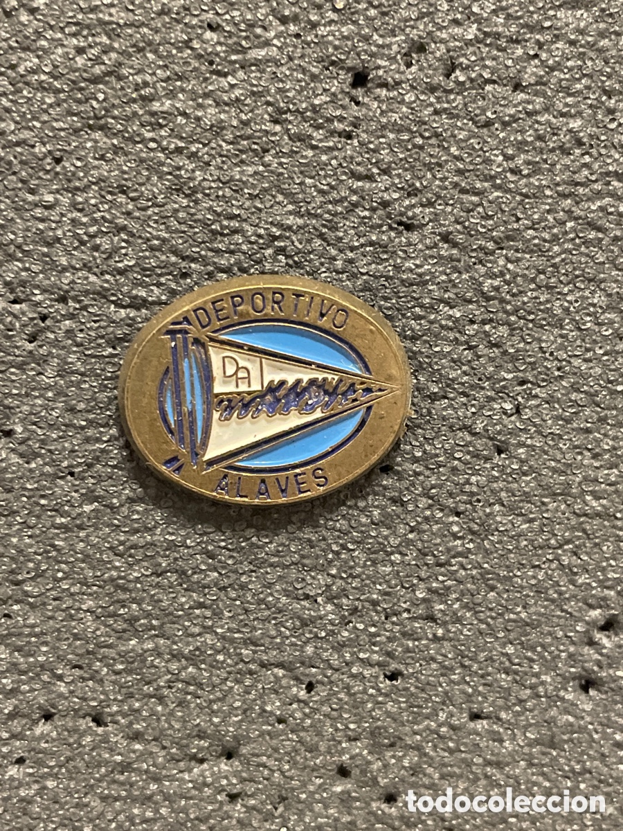 Collectionnisme sportif: Pin 45 DEPORTIVO ALAVES - Vitoria (Alava)