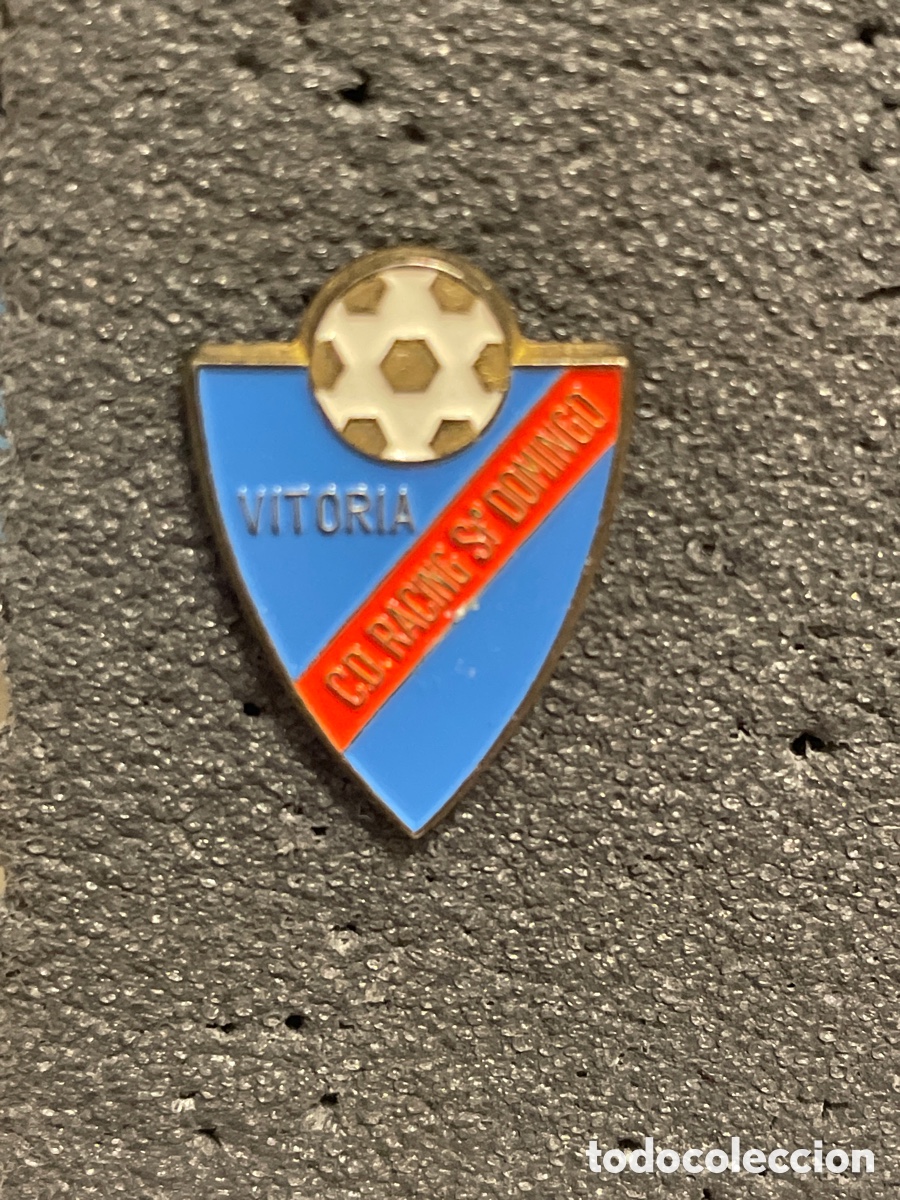 Collectionnisme sportif: Pin 48 C.D. RACING SANTO DOMINGO - Vitoria (Alava)