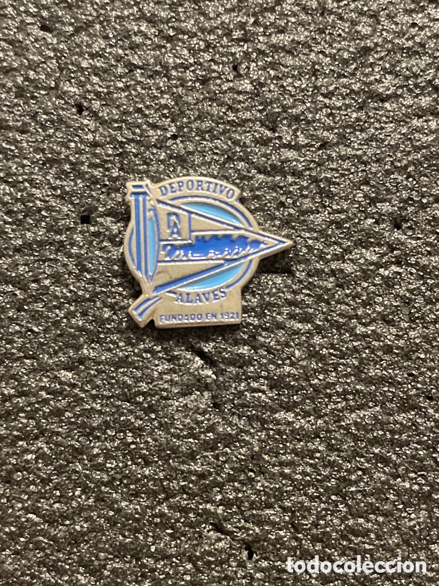 Collectionnisme sportif: Pin 59 DEPORTIVO ALAVES - Vitoria (Alava)