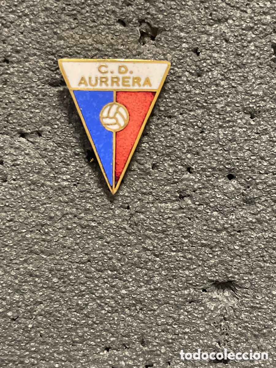 Collectionnisme sportif: Pin 70 C.D. AURRERA - Vitoria (Alava)