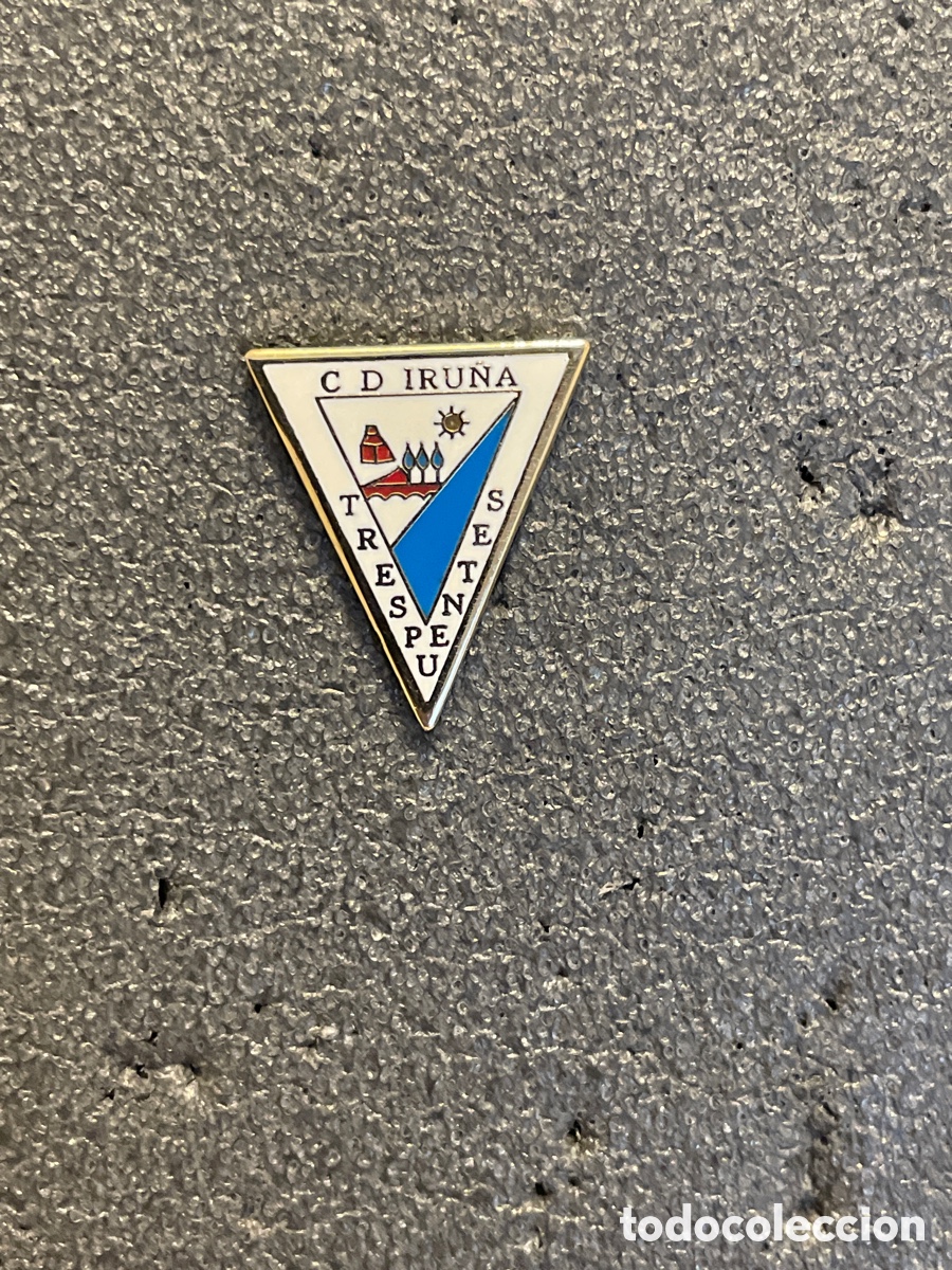 Collectionnisme sportif: Pin 79 C.D. IRU&Ntilde;A - Trespuentes (Alava)