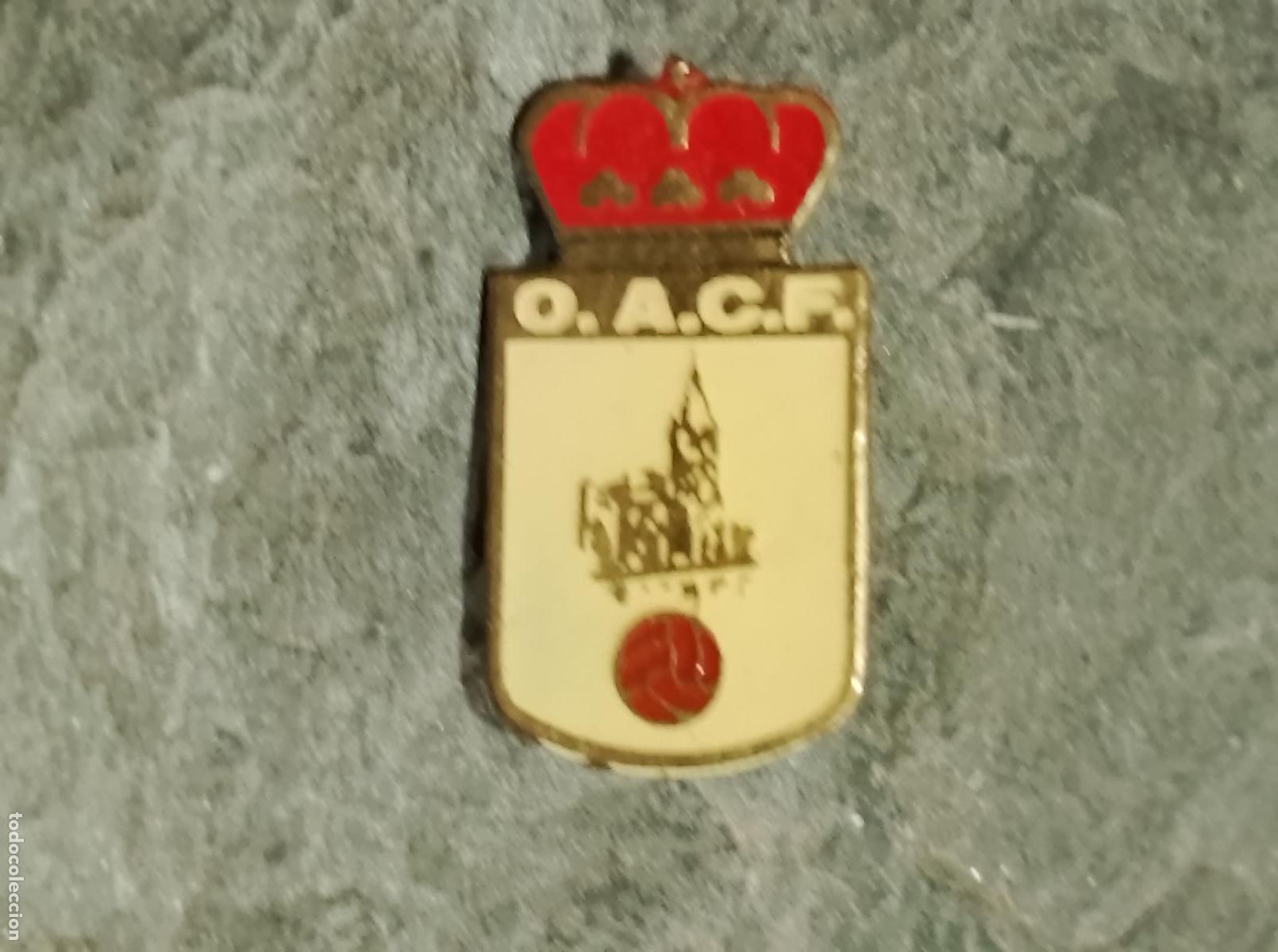 Collectionnisme sportif: Pin escudo equipo Oviedo antiguo club futbol insignia imperdible esmaltada federaci&oacute;n asturias