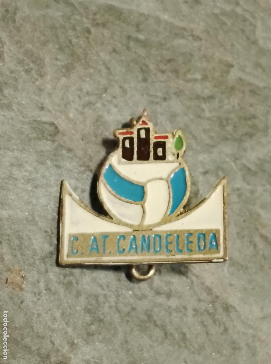 Collectionnisme sportif: Pin equipo futbol club atl&eacute;tico candeleda insignia imperdible esmaltada federaci&oacute;n castilla leon