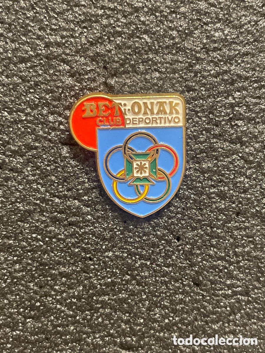 Collectionnisme sportif: Pin 18 BETI ONAK C.D. - Villava (Navarra)