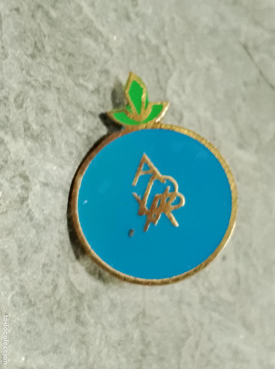 Collectionnisme sportif: Pin escudo equipo futbol asociaci&oacute;n deportiva villa rosa insignia imperdible esmaltada club madrid