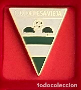 Sammelleidenschaft Sport: Pin de Futbol del Club CD Dehesa Vieja - San Sebastian de los Reyes Madrid