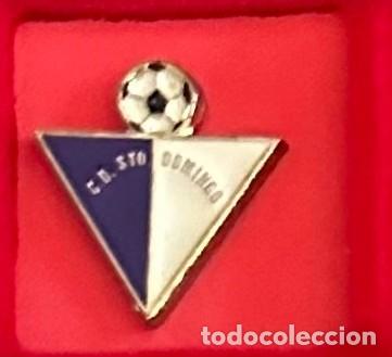 Sammelleidenschaft Sport: Pin de Futbol del Club CD Santo Domingo - Alcorcon Madrid